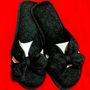 3/$10🔥NWT Black Quilted Bow Slippers